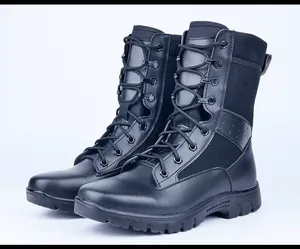 Vista lateral detallada de botas de combate tácticas negras transpirables para exterior