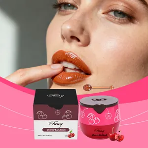 Detalle macro del envase de mascarilla labial de cereza Fang y uso en los labios