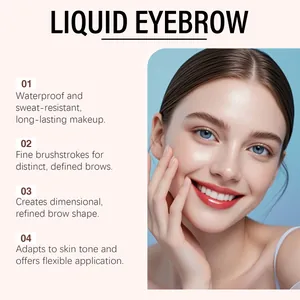 Crayon à sourcils liquide brun professionnel longue durée sur un modèle souriant