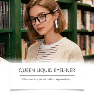 Mannequin présentant un eye-liner liquide brun clair pour un maquillage des yeux net