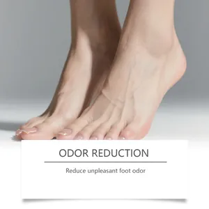 Primo piano di piedi sani che evidenzia l'effetto antiodore della maschera per piedi