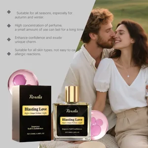 Flacon de parfum Cologne et coffret avec couple dans un cadre romantique