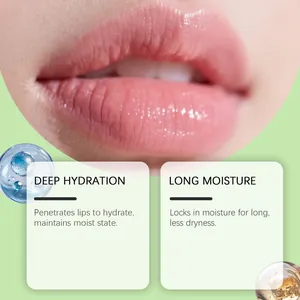 Nahaufnahme hydratisierter Lippen mit Tiefenhydratation und langanhaltender Feuchtigkeit.