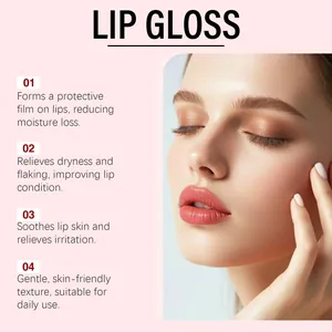 Primo piano di una modella che mostra l'effetto gloss idratante con descrizioni.