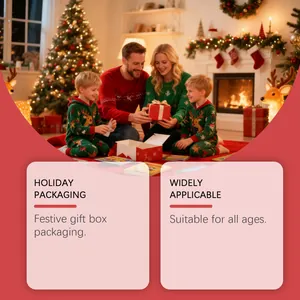 Fröhliche Familie öffnet festliche Weihnachtsgeschenke in einem warmen Wohnzimmer