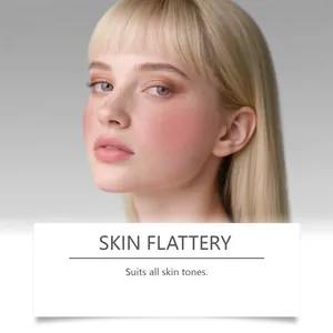 Gros plan sur un fard à joues liquide rose naturel appliqué sur la joue pour toutes les peaux