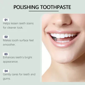 Gros plan de dents blanches montrant les bienfaits du dentifrice blanchissant