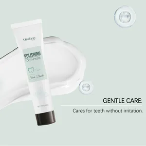 Gros plan du dentifrice Oralhoe montrant la texture de la pâte blanche à la menthe