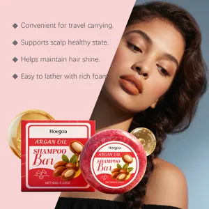 Arganolie shampoo bar detail met verpakking en model voor gezonde hoofdhuid en glans