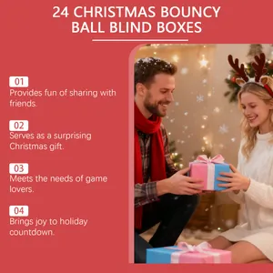 Festliches Foto eines Paares, das ein 24-teiliges Weihnachts-Blindbox-Geschenk austauscht.