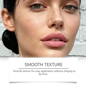 Detaillierte Nahaufnahme der glatten Textur des rosafarbenen Lippenkonturenstifts