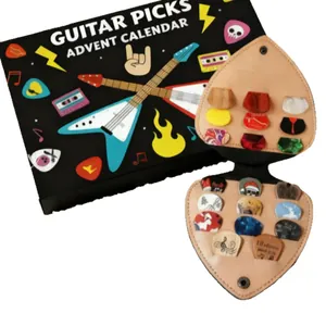 Detailweergave van de adventkalender voor gitaarplectrums met hartvormige etui.