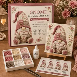 Vue détaillée du kit mosaïque gnome montrant tous les composants : perles, colle et outils.