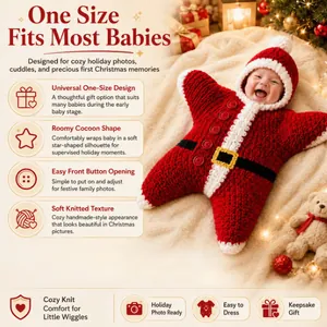 Vue détaillée d'une gigoteuse bébé étoile rouge Père Noël avec texture en maille douillette.