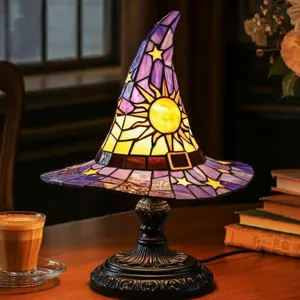 Gothische Tischlampe Hexenhut aus Buntglas mit Sonnen- und Sternenmuster Dekor