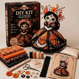 Primo piano del kit per bambola patchwork fai-da-te Giorno dei Morti