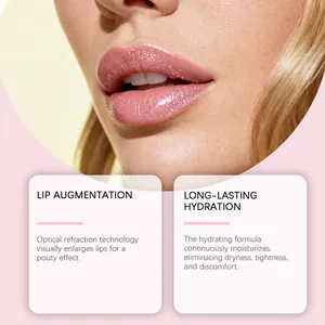 Gros plan sur un brillant à lèvres rose nude scintillant avec effet repulpant et hydratant