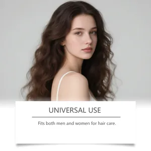 Model met gezond golvend haar toont het effect van de voedende shampoo bar