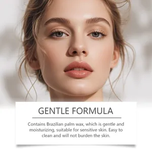 Mannequin montrant un maquillage des sourcils naturel avec une formule douce à la cire de palme
