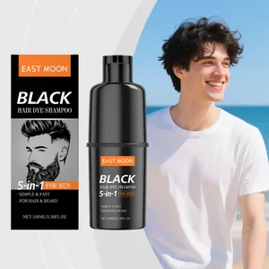 Close-up van 5-in-1 zwarte haarverf shampoo met strand lifestyle scène voor mannen