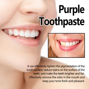 Pasta de dientes morada blanqueadora con resultados de antes y después para sonrisa.