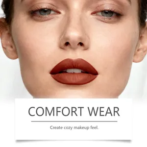 Detailansicht des rotbraunen Lippenkonturenstifts für ein natürliches mattes Finish.