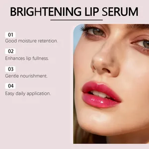 Primo piano delle labbra che mostra l'effetto idratante rosa lucido del siero labbra nutriente.