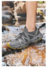 Zapatos de agua grises de secado rápido para senderismo y actividades al aire libre