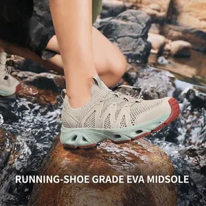 Ademende antislip waadschoenen voor buitenactiviteiten en wandelen op rotsen.