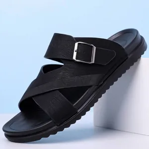 Sandali eleganti in pelle nera da uomo con fibbia regolabile e suola morbida traspirante
