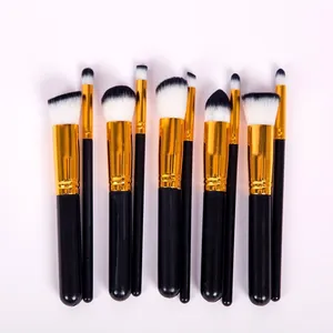 Vue détaillée d'un ensemble de 10 pinceaux de maquillage professionnels noir et or