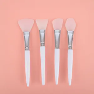 Lot de 4 pinceaux à masque en silicone professionnels avec manches blancs pour le visage