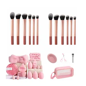 Kit complet de 35 outils de maquillage rose avec pinceaux, éponges et une trousse.