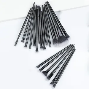 Vue détaillée d'un ensemble professionnel de 20 pinceaux de maquillage noirs