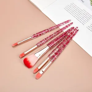 Detail van 5-delige make-up kwastenset met sprankelende kristallen grepen en zachte haren