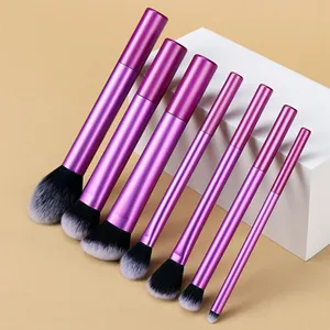 Professionele 8-delige make-up borstelset met paarse metalen handgrepen display.