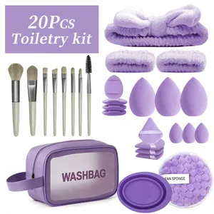 Vista detallada del kit de aseo morado de 20 piezas con brochas y esponjas de belleza