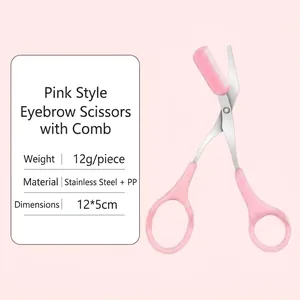 Vue détaillée des ciseaux à sourcils roses avec un mini peigne amovible inclus