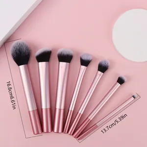 Detail van afmetingen van 8-delige roze make-up kwastenset in centimeters en inches