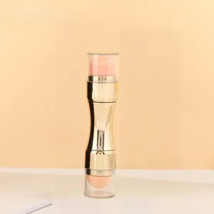 Detailansicht des 4-in-1 Multifunktions-Make-up-Pinsels mit Schwamm-Applikator