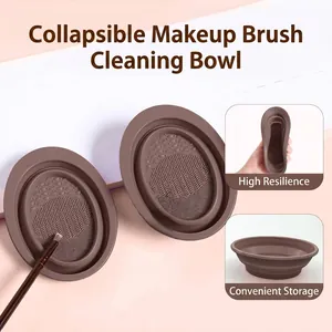 Vue détaillée du bol de nettoyage pliable en silicone marron pour pinceaux de maquillage