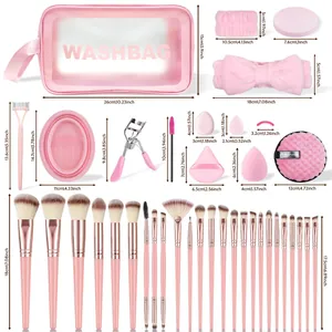 Complete roze make-up kwastenset met toilettas en sponsjes inclusief afmetingen.
