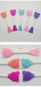 Detailansicht einer doppelköpfigen Silikon-Gesichtsmaskenbürste mit 15 cm Maßangabe