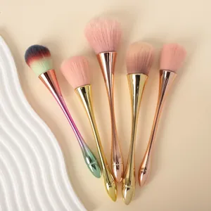 Collezione di pennelli professionali con manici sottili galvanizzati oro rosa