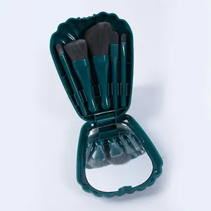 Gedetailleerd overzicht van de schelpvormige make-up borstelset met vijf kwasten.