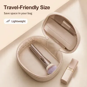 Set di pennelli da trucco da viaggio 4-in-1 in un astuccio beige portatile con zip