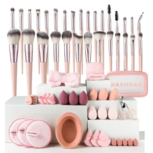 Umfassendes rosa Make-up-Pinsel- und Schwammset mit praktischer Reisetasche