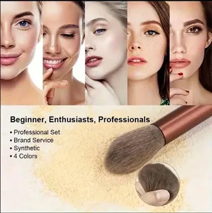 Dettaglio di un set professionale di 13 pennelli da trucco con setole sintetiche morbide