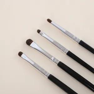 Set professionnel de 4 pinceaux de maquillage pour le contour du nez et l'enluminure