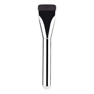 Professioneller flacher Foundation- und Maskenpinsel mit silbernem Metallic-Griff